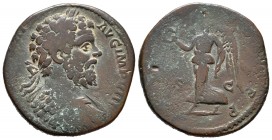Septimio Severo. Sestercio. 196 d.C. Roma. (Spink-6424). (Ric-744). Rev.: (PM TRP IIII COSII) PP SC. Victoria a derecha con corona y palma. Ae. 19,54 ...