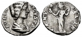 Julia Domna. Denario. 199 d.C. Laodicea. (Spink-6609 variante). (Ric-646). Rev.: VENVS FELIX. Venus en pie a la izquierda con manzana. Ag. 2,93 g. BC....