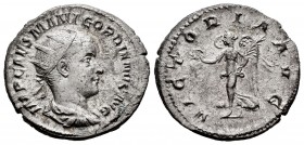 Gordiano III. Antoniniano. 238-239 d.C. Roma. (Spink-8664). (Ric-5). Rev.: VICTORIA AVG. Victoria en pie a izquierda con corona y rama de laurel. Ag. ...