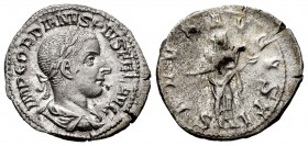 Gordiano III. Denario. 241-242 d.C . Roma. (Spink-8681). (Ric-129a). (Seaby-325). Rev.: SALVS AVGVSTI. Salus en pie a derecha alimentando a una serpie...