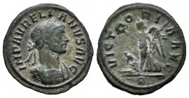 Aureliano. Denario. 274-275 d.C. Roma. (Spink-11641). (Ric-73). Rev.: VICTORIA AVG. Victoria avanzando a izquierda con guirnalda y palma, a sus pies c...