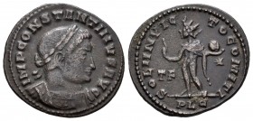 Constantino I. Follis. 314-315 d.C. Lugdunum. (Spink-16069). (Ric-34). Rev.: SOLI INVICTO COMITI PLC, en el campo TF y estrella. Sol en pie a izquierd...