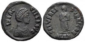 Aelia Flacila. Maiorina. 383-386 d.C. Alejandría. (Spink-20622). (Ric-17). (Ch-6). Rev.: SALVS REI PVBLICAE. Flacila en pie con la cabeza girada a la ...