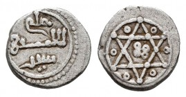 Almorávides. Ali ibn Yusuf. 1/2 quirate. Sin ceca. (Vives-1770). (Hazard-998). Ag. 0,46 g. Con el heredero Sir. Escasa. MBC+. Est...100,00.