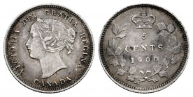 Canadá. Victoria. 5 cents. 1900. (Km-2). Ag. 1,17 g. Rayita en anverso. MBC+. Est...20,00.
