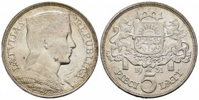 Letonia. 5 lati. 1931. (Km-9). Ag. 25,01 g. EBC+. Est...30,00.
