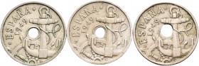Lote de 3 piezas de 50 céntimos 1949 con los agujeros más pequeños (2) o desplazados (1). A EXAMINAR. MBC+. Est...45,00.