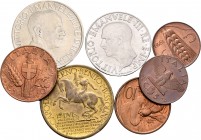 Italia. Lote de 7 monedas: 2 de cobre de 5 céntimos de 1929 y 1937; 2 de 10 céntimos de 1929 y 1937; 1 de plata de 1 lira de 1943; y, 2 de 2 liras de ...
