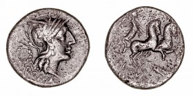 Clovlia
Denario. AR. Roma. (128 a.C.). A/Cabeza de Roma a der., detrás de corona y debajo ROMA. R/La Victoria en biga a der., debajo espiga y en exer...