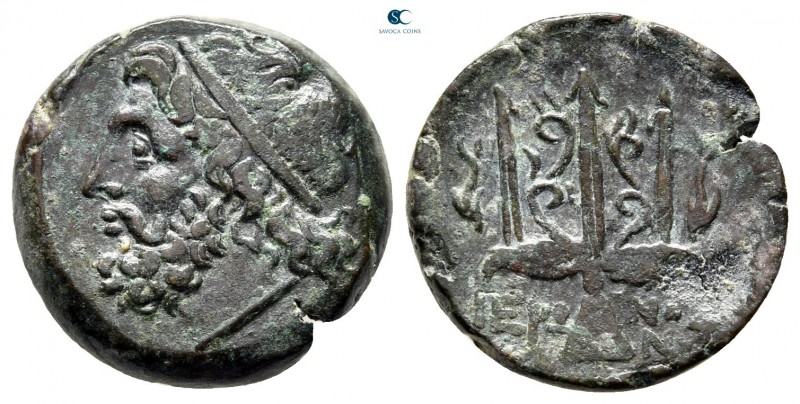 Sicily. Syracuse. Hieron II 275-215 BC. 
Bronze Æ

18 mm., 6,00 g.



ver...