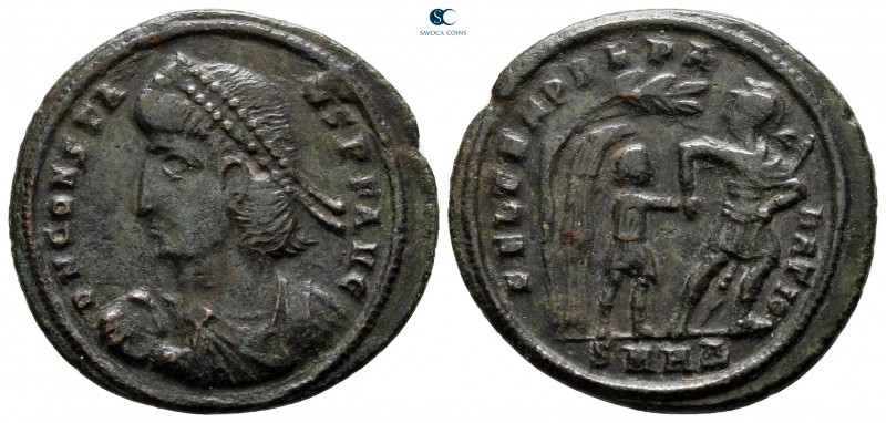 Constans AD 337-350. Heraclea
Follis Æ

24 mm., 4,25 g.



very fine
