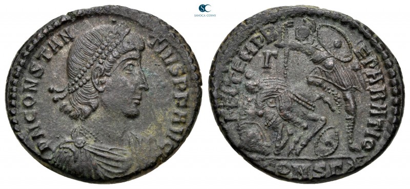 Constantius II AD 337-361. Constantinople
Follis Æ

23 mm., 6,54 g.



ve...