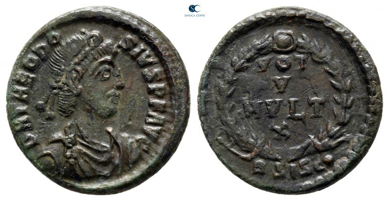 Theodosius I AD 379-395. Siscia
Follis Æ

15 mm., 1,41 g.



very fine