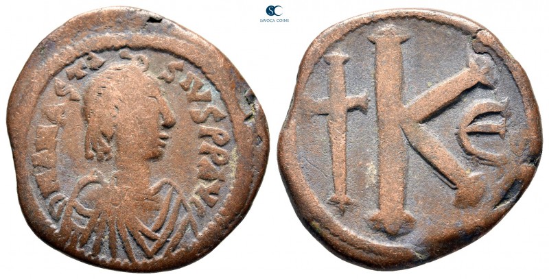 Anastasius I AD 491-518. Constantinople
Half follis Æ

26 mm., 9,95 g.


...