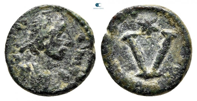 AD 527-565. Justinian I (?). Uncertain mint
Pentanummium Æ

12 mm., 1,40 g.
...