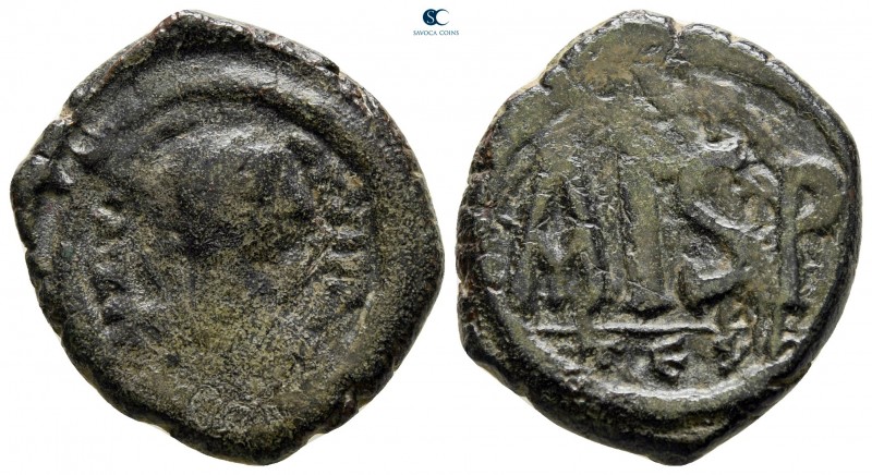 Justinian I AD 527-565. Thessalonica
16 Nummi Æ

20 mm., 6,75 g.



very ...