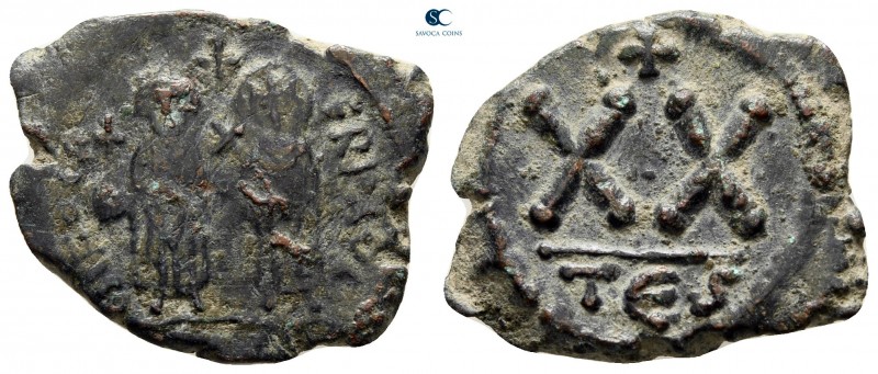 Phocas, with Leontia AD 602-610. Thessalonica
Half follis Æ

22 mm., 3,62 g....