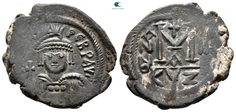 Heraclius AD 610-641. Cyzicus
Follis Æ

31 mm., 11,92 g.



very fine