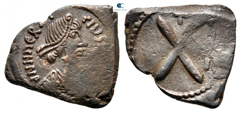 Heraclius AD 610-641. Thessalonica
Decanummium Æ

17 mm., 1,79 g.



very...