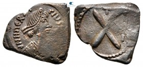 Heraclius AD 610-641. Thessalonica. Decanummium Æ
