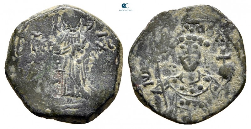 John II Comnenus AD 1118-1143. Thessalonica
Half tetarteron Æ

15 mm., 1,56 g...