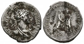 ADRIANO. Denario. (Ar. 3,24g/19mm). 117 d.C. Roma. (RIC 3e). MBC. Restos de óxido.