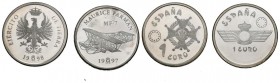 JUAN CARLOS I. Conjunto de 2 monedas de 1 Euro de los años 1997 y 1998. Ar. PROOF. Presentadas en estuches oficiales y con certificados.