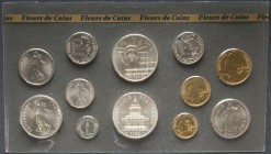 FRANCIA. Set de 11 monedas francesas de diferentes valores. 1986. FDC. Presentadas en estuche oficial.