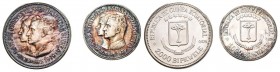 GUINEA ECUATORIAL. Conjunto de dos estuches de las monedas conmemorativas de la visita de los reyes de España en diciembre de 1979, contiene los valor...