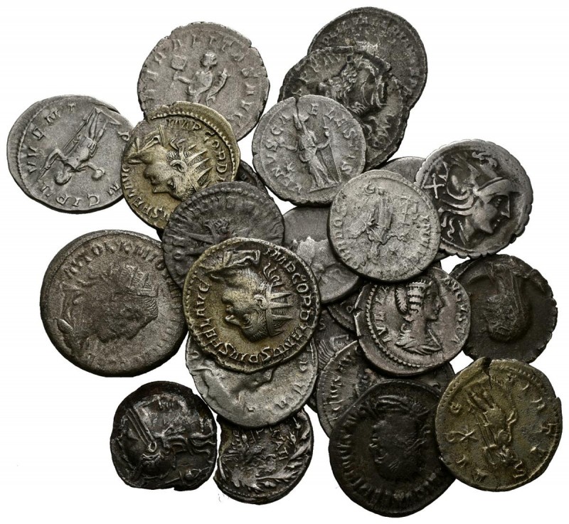 REPUBLICA ROMANA e IMPERIO ROMANO. Lote compuesto por 25 monedas de plata de dif...