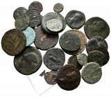 REPUBLICA ROMANA e IMPERIO ROMANO. Lote compuesto por 32 bronces de diferentes épocas y módulos. A EXAMINAR