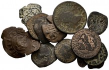 MONARQUIA ESPAÑOLA y GOBIERNO PROVISIONAL. Lote compuesto por 11 monedas de cobre de distintos reyes y un 5 Céntimos de 1870. BC+/MBC.