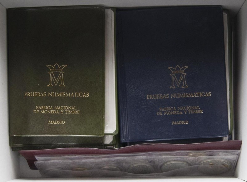 CONTEMPORANEO. Lote compuesto por 24 carteras de diferentes años. A EXAMINAR.