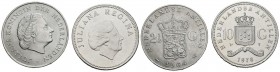 MONEDAS EXTRANJERAS. Lote compuesto por 2 monedas de las Antillas Holandesas de distintos valores y años. A EXAMINAR.