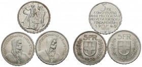MONEDAS EXTRANJERAS. Conjunto de 3 monedas suizas de 5 Francs de diferentes años y estados de conservación. A EXAMINAR.