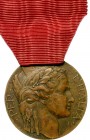 ITALIA. Vittorio Emanuele III (1900-1946) - Medaglia di benemerenza per la guerra Italo-Austriaca 1915-1918. Bronzo. Con nastro originale. Opus P. Mor...