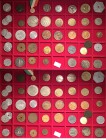 Lotto di 44 gettoni e monete vari periodi compreso gettone Croce Rossa.