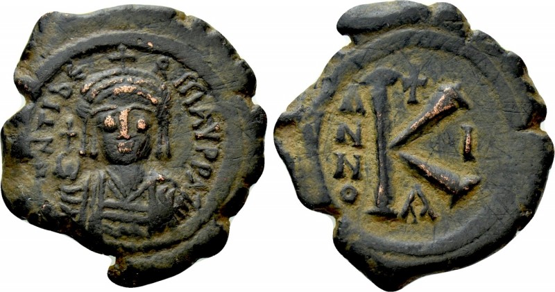 MAURICE TIBERIUS (582-602). Half Follis. Constantinople. Dated RY 1 (582/3). 
...