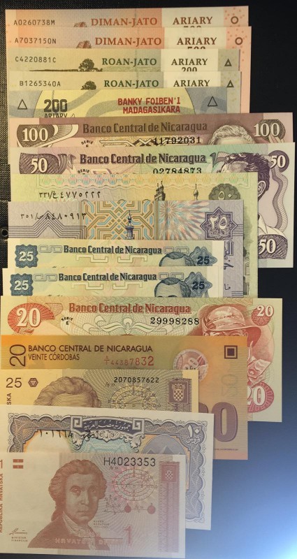 Mix Lot, UNC, (Total 16 banknotes)
Croatia 1 Dinar, 1991, p16; 2 Dinars, 1991, ...