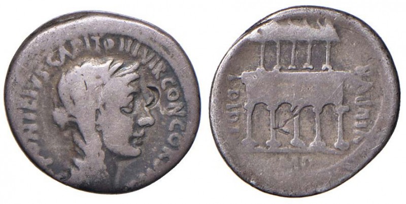 Didia - Titus Didius - Denario (55 a.C.) Testa della Concordia a d. - R/ La Vill...