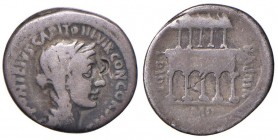 Didia - Titus Didius - Denario (55 a.C.) Testa della Concordia a d. - R/ La Villa Pubblica sostenuta da arcate e colonne - B. 1; Cr. 429/2 AG (g 3,69)...