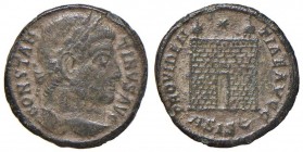 Costantino (306-337) Follis (Siscia) - Testa laureata a d. - R/ Porta di città - RIC 200 AE (g 2,18)
BB