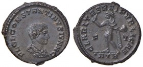 Costantino II (337-340) Follis (Treviri) Busto a d. - R/ CLARITAS REIPVBLICAE, il Sole stante a s. - RIC 179 (indicato R4) AE (g 3,82) RR 
SPL+