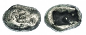 LIDIA. 1/2 estátera plata. Época de Creso. 560-546 a.C. A/ Prótomo de león frente a prótomo de toro. R/ Punzón incuso. SBG-3420. AR 4,92 g. RC/MBC-....