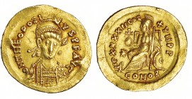 TEODOSIO II. Sólido. Constantinopla (441-450). R/ IMP XXXXII COS XVII P P. RIC-321. Pequeñas marcas. MBC+.