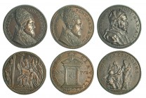 ESTADOS ITALIANOS. ESTADOS PONTIFICIOS. Lote 3 medallas. Inocencio X (2 medallas: Puerta Santa, Año VII-1650) y Clemente X (Año I, Roma RESURGENS). Ac...