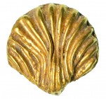 ROMA. Imperio Romano. I-IV d.C. Oro. Botón-aplique indumentario en forma de concha. Altura 18 mm.