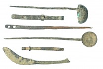 ROMA. Imperio Romano. I-III d.C. Bronce. Lote de 6 instrumentos médicos y/o domésticos: dos ligulae (cuchara), dos vulsellae (pinzas), bisturí, aguja....
