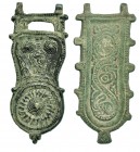 VISIGODO. 640-711 d.C. Bronce. Lote de 2 hebillas liriformes. Una con apéndice distal rectangular, nueve apéndices en perfil y decoración vegetal en r...