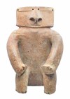 PREHISPÁNICO. Cultura Quimbaya. 500-1600 d.C. Terracota. Figura antropomorfa sedente. Altura 22,8 cm.